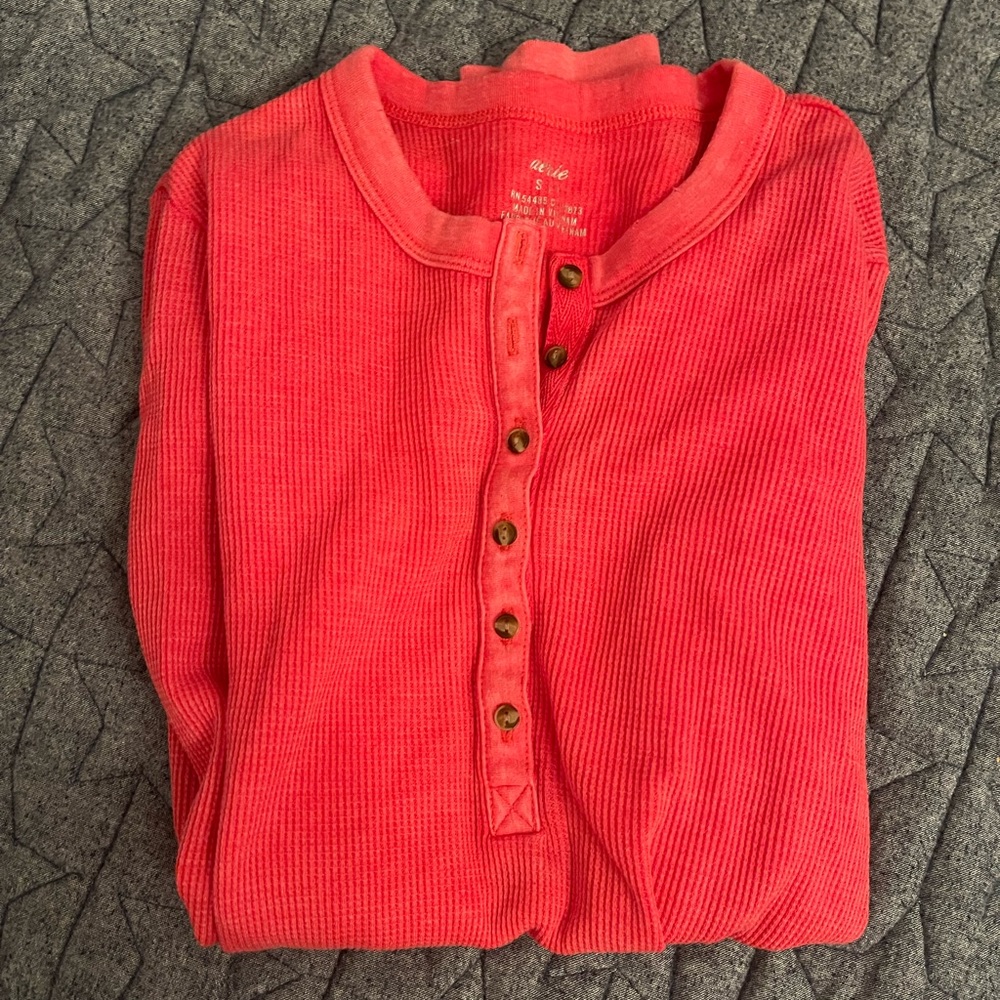 American Eagle Henley long sleeve top with buttons size small pink/red